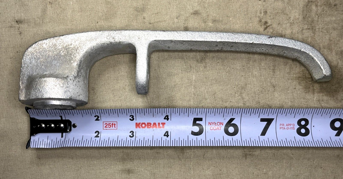 M939 TRUCK SERIES 10882484 VEHICULAR DOOR HANDLE 7264750 2540-00-809-7796 NOS