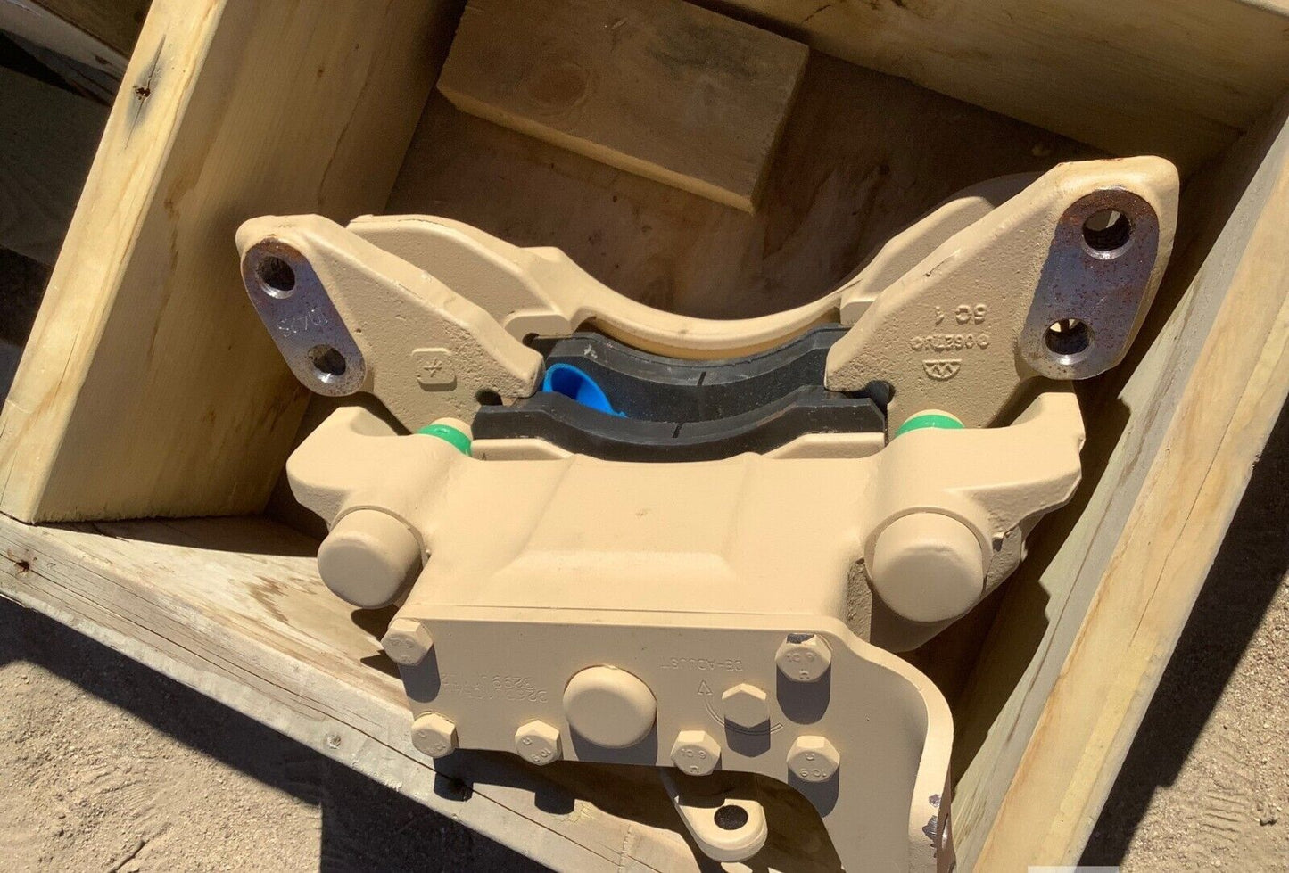 MRAP NAVISTAR DASH W/ISS DISC BRAKE CALIPER ASSEMBLY 3901436C91 2530-01-584-3495