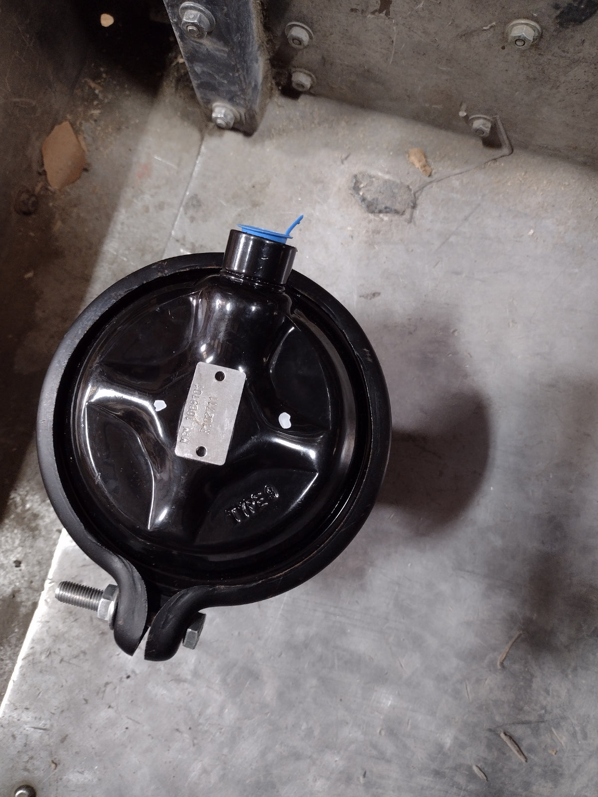 Meritor Industrial Products A93276J10 Air Brake Chamber - NSN 2530-01-082-7181 - photo 1