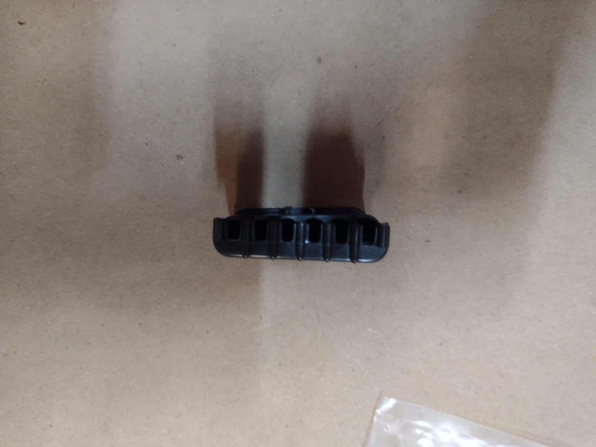 Oshkosh Defense LLC 1708170 Connector, Plug, Electrical - NSN 5935-01-319-5222 - photo 1