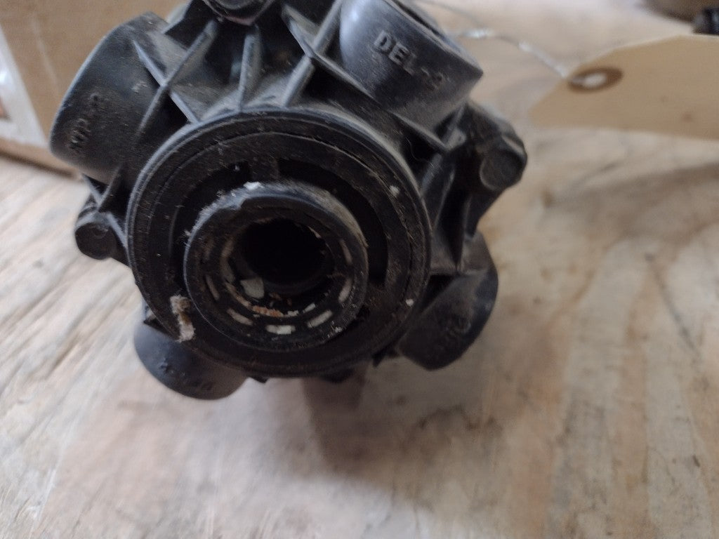 Navistar 483795C91 Relay Valve, Air Pressure - NSN 2530-01-389-3213 - photo 3