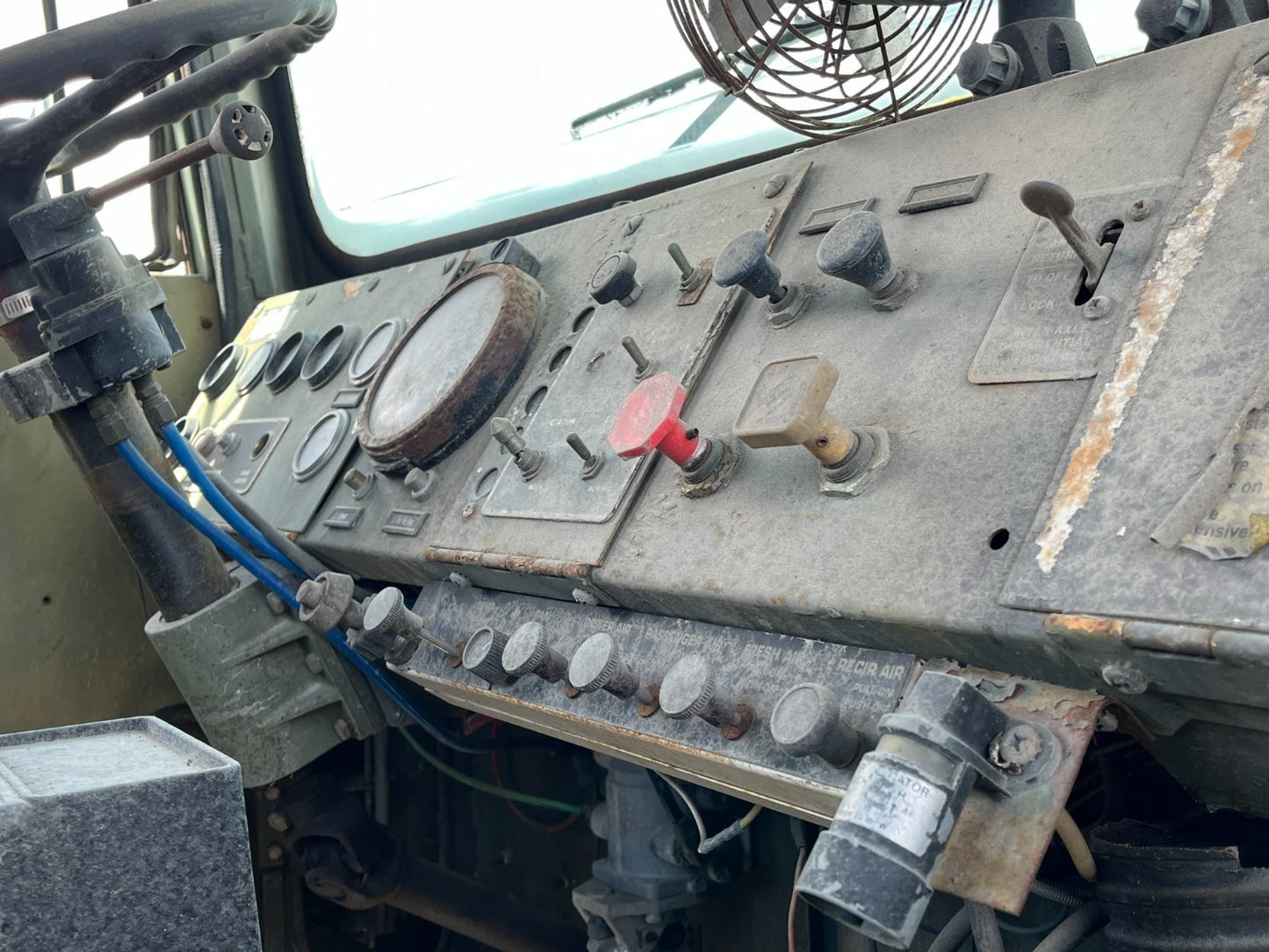 1979 M916 20 TON 6X6 TRACTOR TRUCK FIFTH WHEEL WINCH WITH 9,000 MILES AS-IS