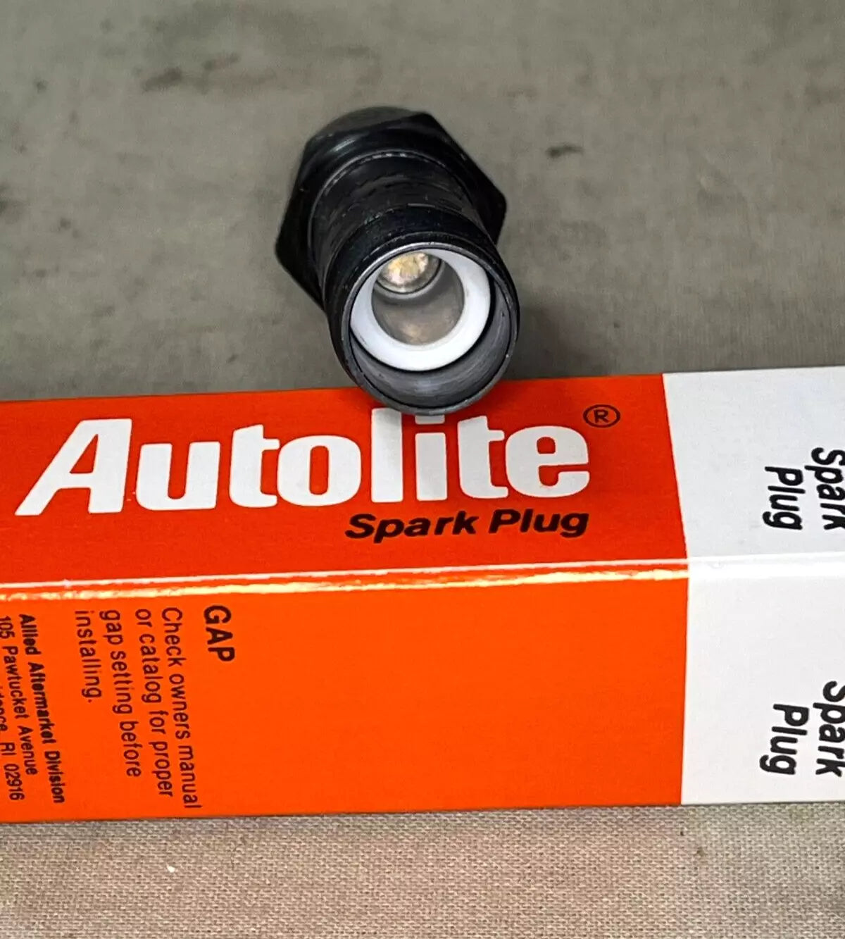 AUTOLITE SPARK PLUG 2384 5611324 WR43L 943624 2920-00-865-6665