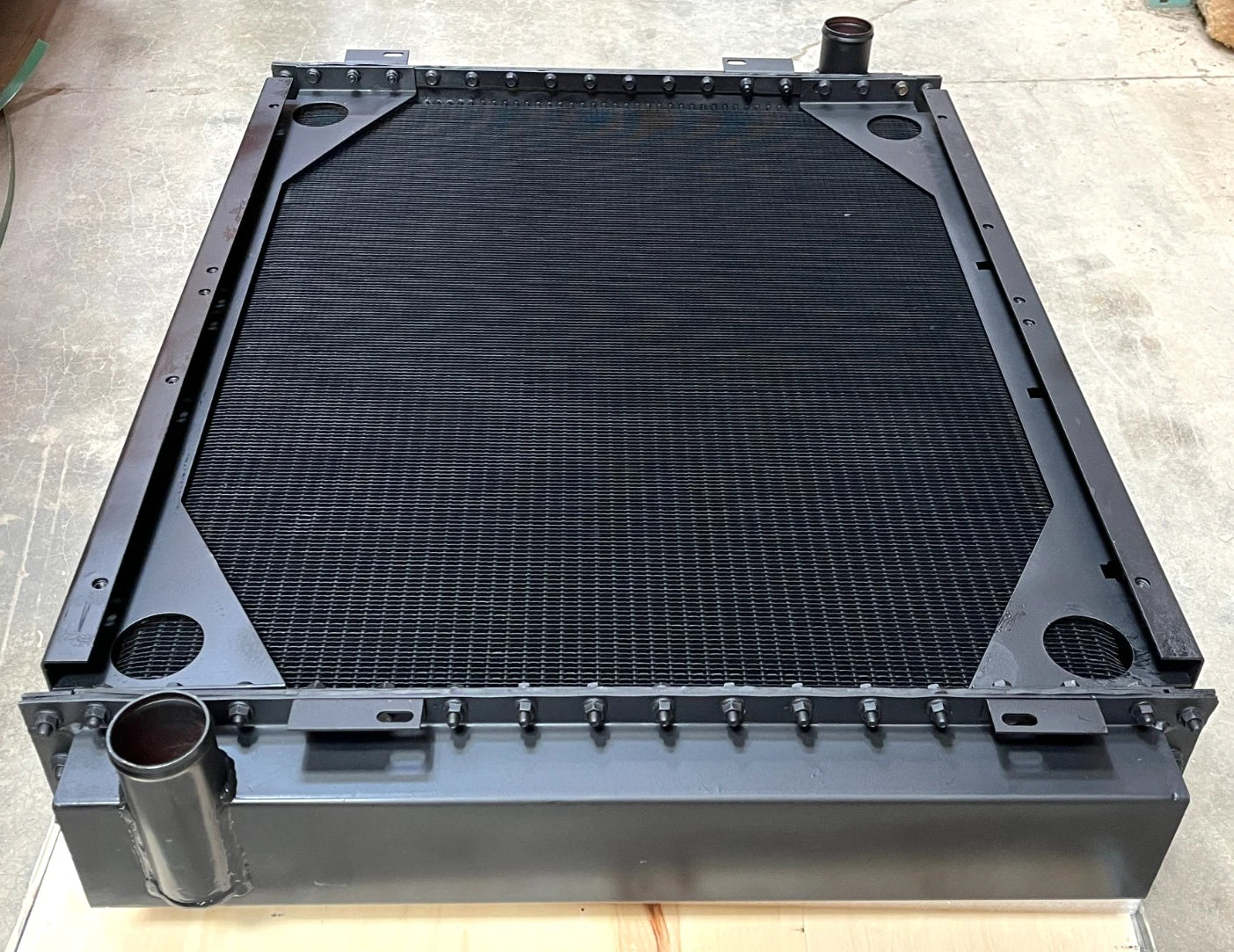 NEW M939 M923 M925 M929 M900 A1 A2 SERIES 5 TON TRUCK RADIATOR 11669165 2930-01-133-2143