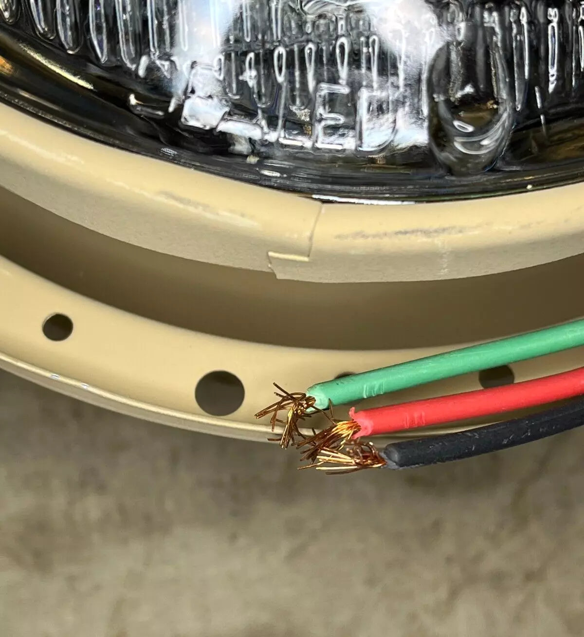 MRAP COUGAR 9" 24V HEADLIGHT KIT W/ BULB & CLEAR LENS 3006887 6220-01-550-2214