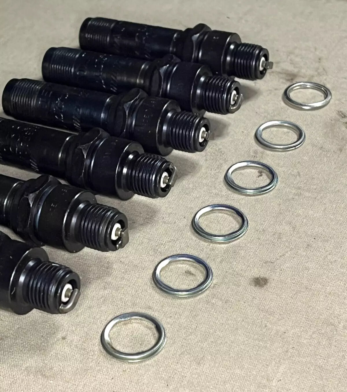 LOT OF 6 AUTOLITE SPARK PLUGS 2384 5611324 WR43L 943624 2920-00-865-6665