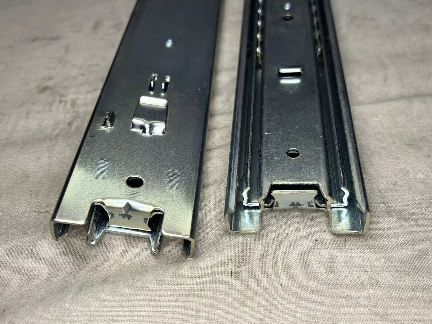 3910-01-196-0562	SLIDE UNIT,CONVEYOR 1999192	1999192-2	C230177