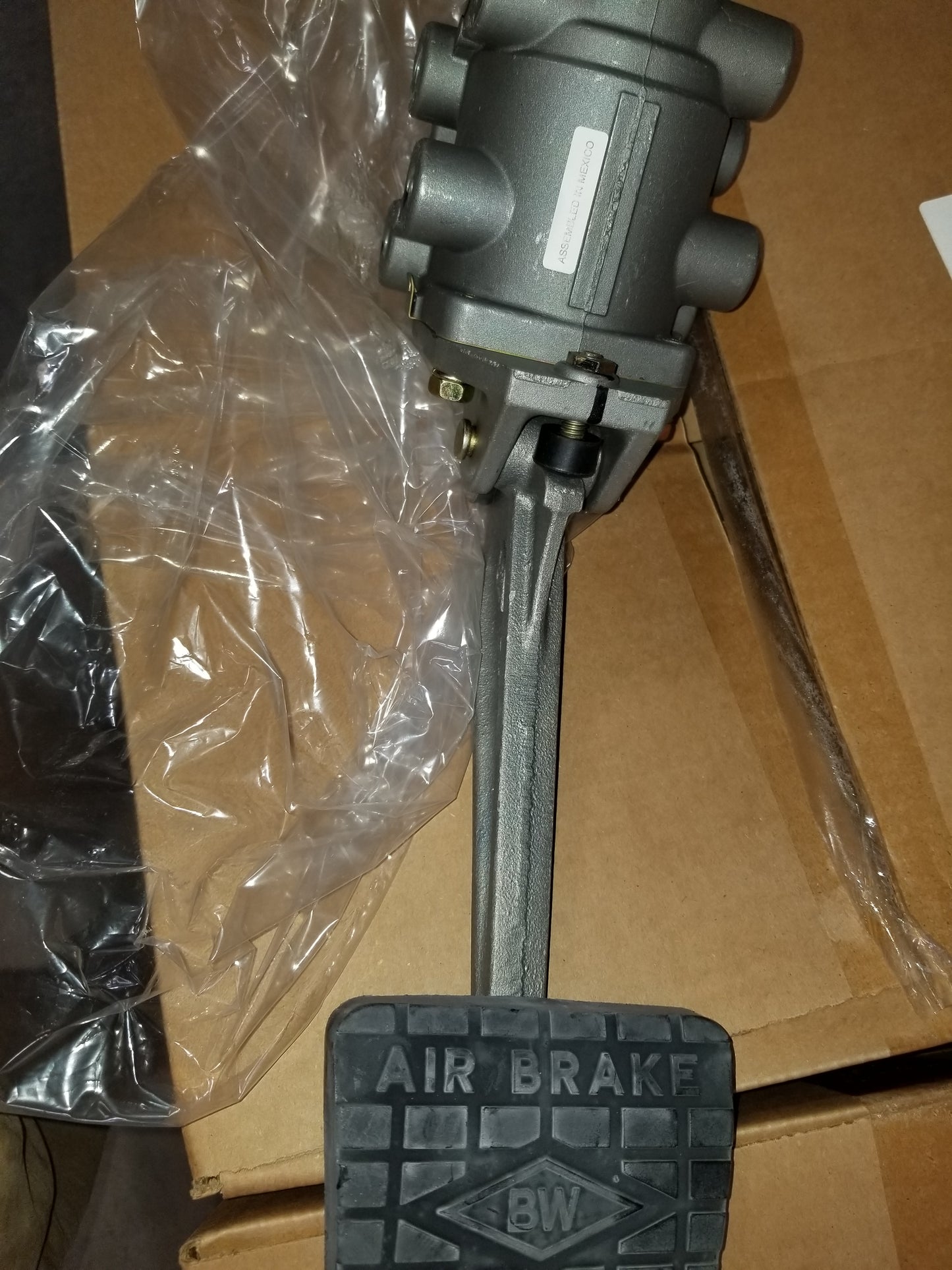 HEMTT M977 M978 M1070 HET  TREADLE VALVE 2530-01-132-9144 123907C 288268N WWS 72001-3404