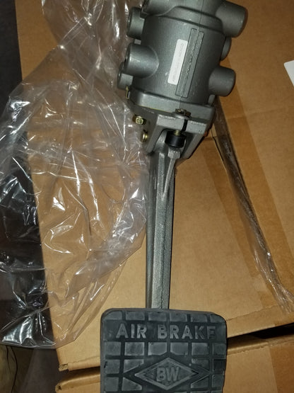 HEMTT M977 M978 M1070 HET  TREADLE VALVE 2530-01-132-9144 123907C 288268N WWS 72001-3404