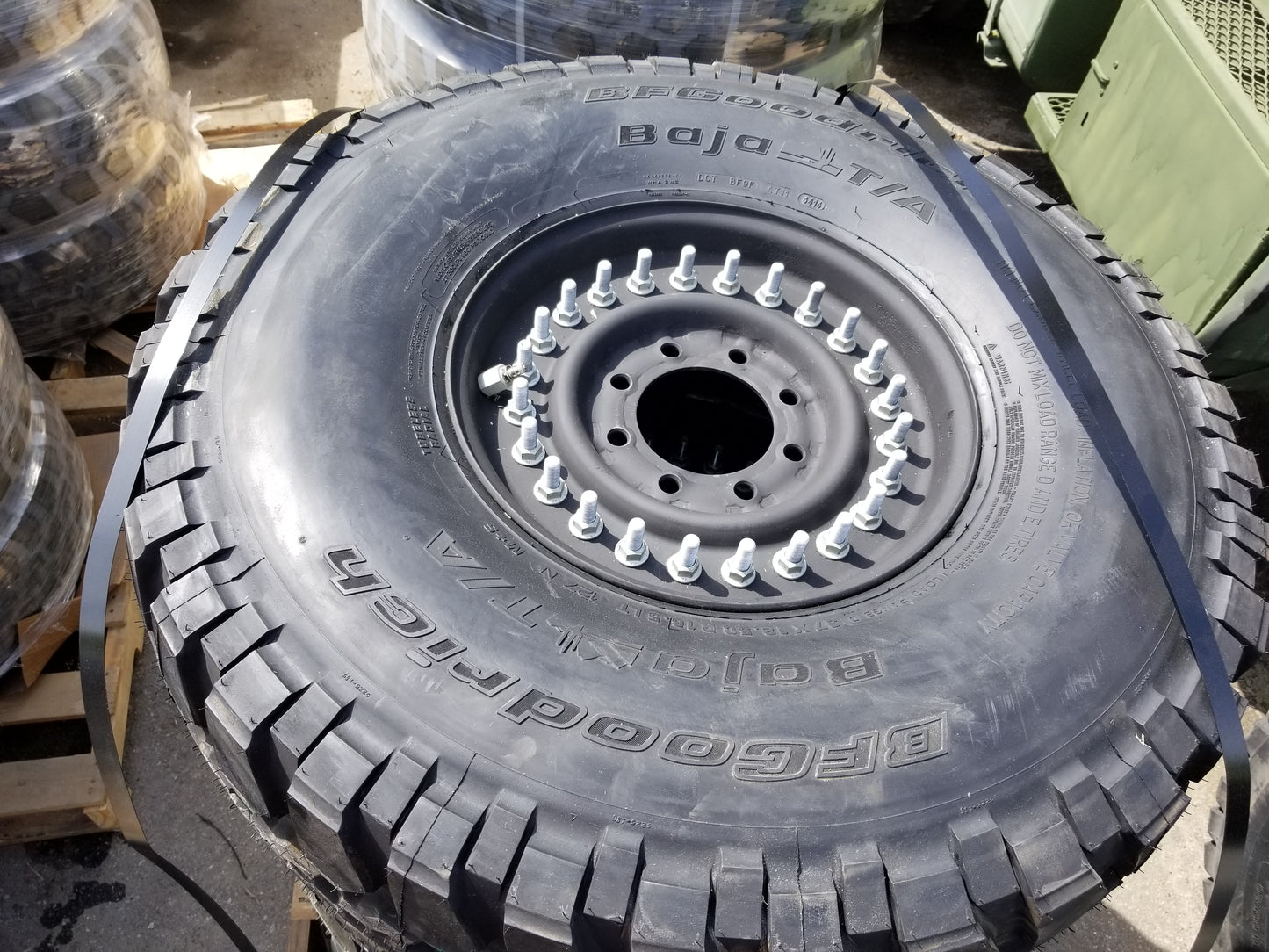 SET OF 4 NEW HMMWV Humvee Hummer H1 M998 24 Bolt Tire and Wheel Assembly  37x12.50R16.5LT