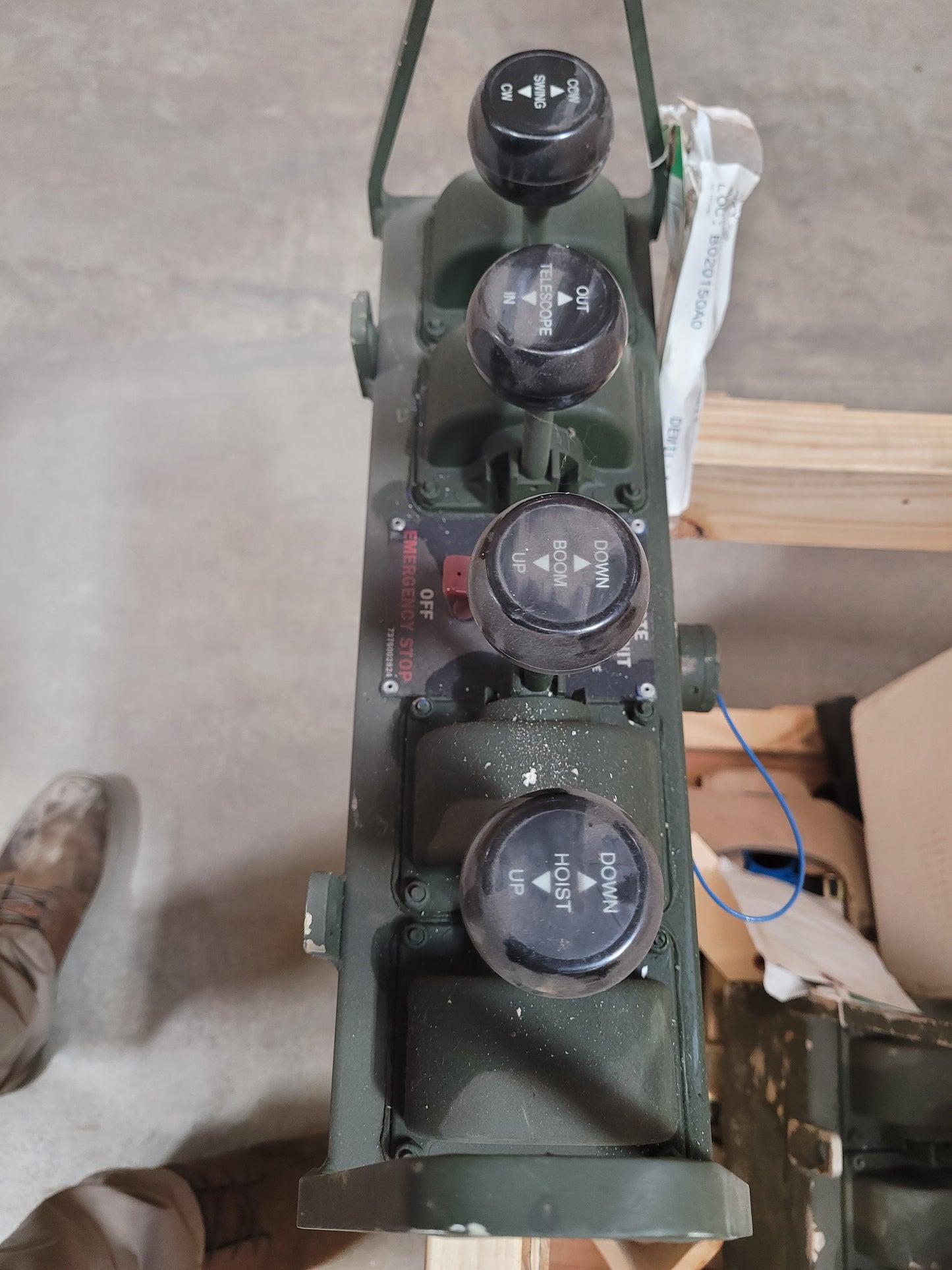 6110-01-428-6142  2-195-6-00667 CONTROL,REMOTE SWITCHING FMTV LMTV Wrecker Controls