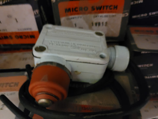 5930-00-296-5463	 59011 7973708 SWITCH,SENSITIVE M60