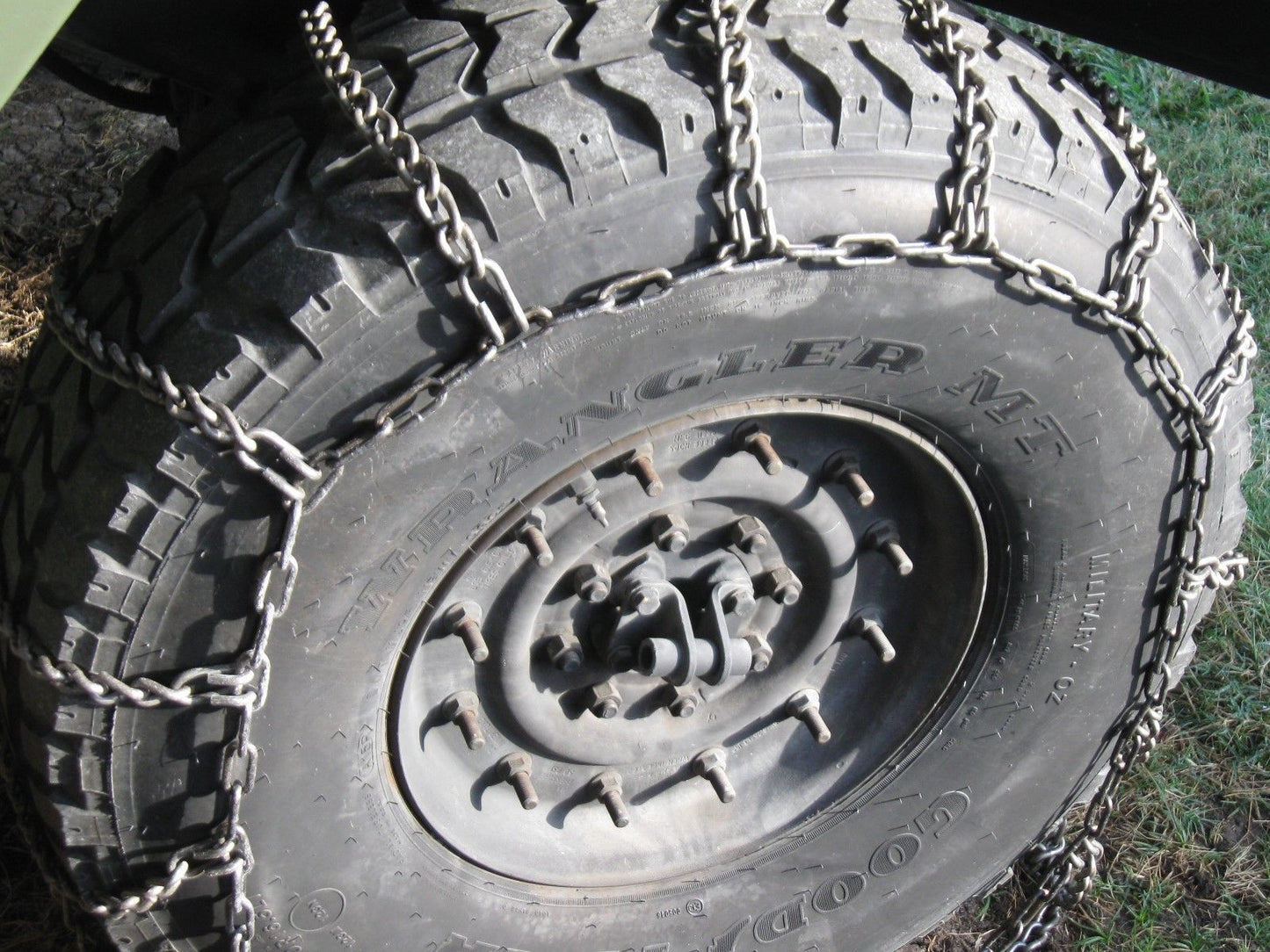 HMMWV M998 Humvee Tire Chain Set 37x12.5x16.5 NS 2540-01-214-1264