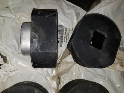 Hummer H1 HMMWV  BODY Mount SET  12339244-3 5588131 12339244-2 M998 Military