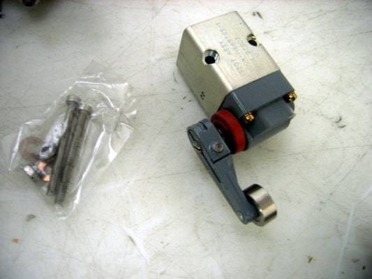 M939 TRANSFER CASE AND PARKING BRAKE AIR VALVE - 11669789